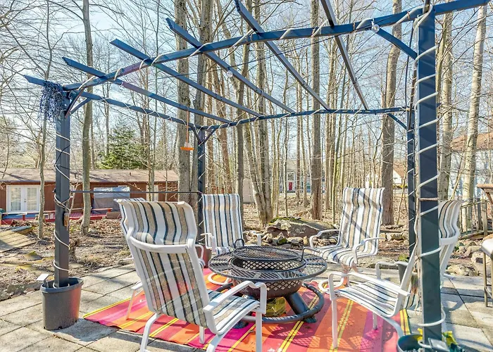 Tobyhanna Home With Fire Pit 1 Mi To Lake Carobeth!