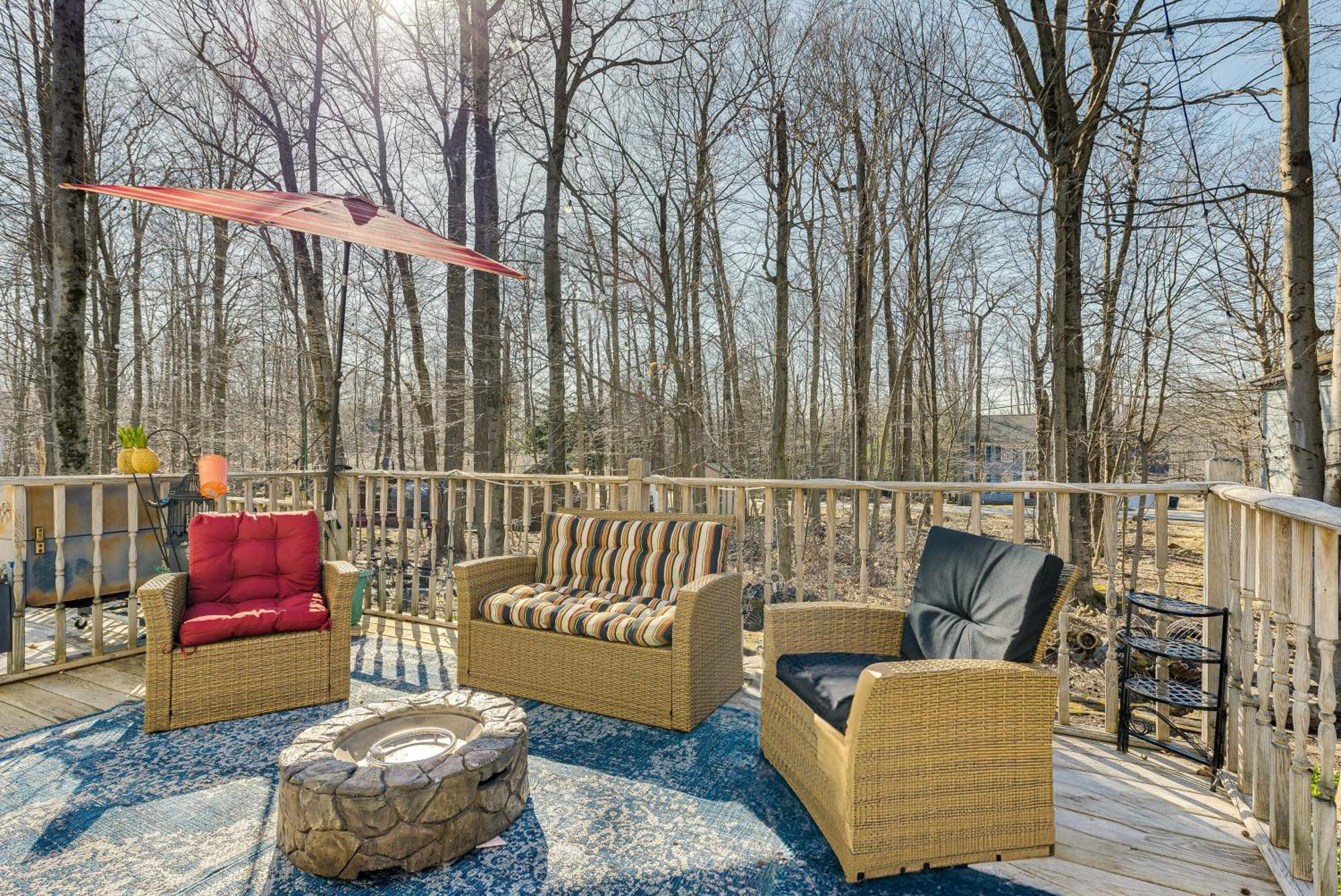With Fire Pit 1 Mi To Carobeth! Holiday home Tobyhanna