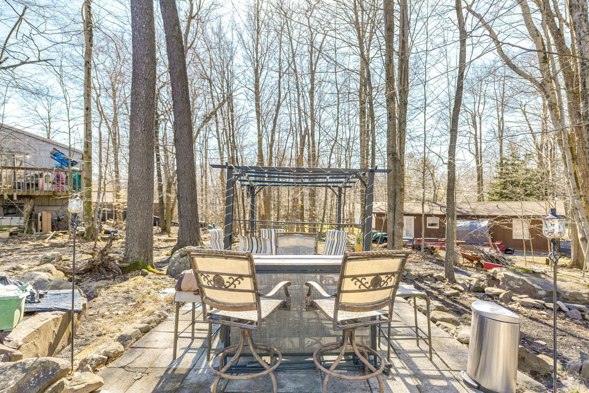 With Fire Pit 1 Mi To Carobeth! Tobyhanna